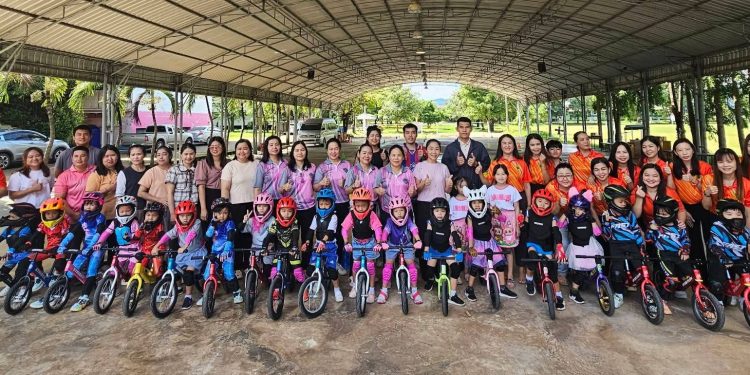 ร.ร.อนุบาลเทศบาลตำบลเด่นชัย ร่วมกับ ร.ร.เครือข่าย อปท.กลุ่มปฐมวัย จ.แพร่จัดฝึกซ้อมการแข่งขันจักรยานขาไถ 12 ร.ร.อนุบาลเทศบาลตำบลเด่นชัย ร่วมกับ ร.ร.เครือข่าย อปท.กลุ่มปฐมวัย จ.แพร่จัดฝึกซ้อมการแข่งขันจักรยานขาไถ