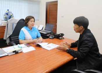 ประชาชนและผู้ประกอบการแห่ลงทะเบียน “คนละครึ่ง พลัส” ที่ธนาคารกรุงไทยสาขาน่าน กันอย่างคึกคัก