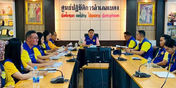 ผู้ตรวจราชการกรมการปกครอง เขต 7 (ปัตตานี ยะลา นราธิวาส) ลงพื้นที่ตรวจติดตามนโยบายที่สำคัญของกรมการปกครอง ณ อำเภอเบตง 12 ผู้ตรวจราชการกรมการปกครอง เขต 7 (ปัตตานี ยะลา นราธิวาส) ลงพื้นที่ตรวจติดตามนโยบายที่สำคัญของกรมการปกครอง ณ อำเภอเบตง