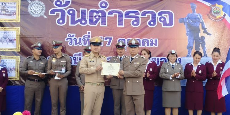 กาฬสินธุ์ ตำรวจเขาวงจัดกิจกรรมทำบุญ เนื่องในวันตำรวจเสริมความเป็นสิริมงคล