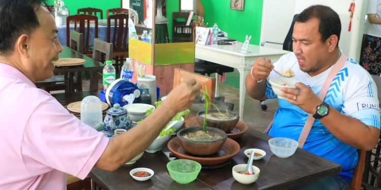 เช้านี้@พังงาโคกกลอย-หรอยแรง เทียนเหล็งบะกุดเต๋ สโลแกนอร่อยที่สุดในเมืองมนุษย์ มีรางวัลมิชลินการันตี5ปีซ้อน 12 เช้านี้@พังงาโคกกลอย-หรอยแรง เทียนเหล็งบะกุดเต๋ สโลแกนอร่อยที่สุดในเมืองมนุษย์ มีรางวัลมิชลินการันตี5ปีซ้อน