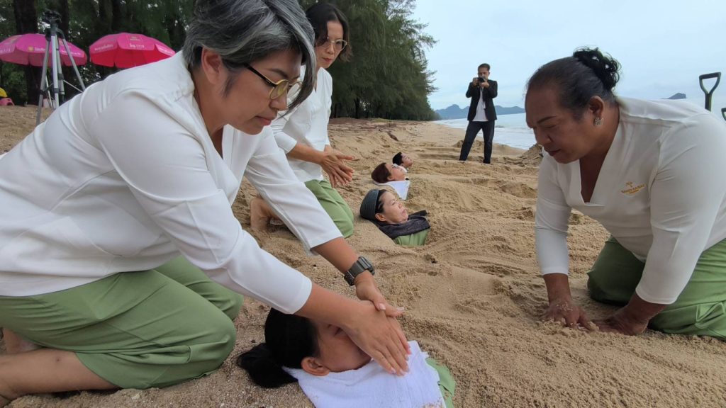 ผู้ว่าประจวบฯ เปิด "ต้นแบบศูนย์การเรียนรู้สปาทราย” ที่ชายหาดหว้ากอ เตรียมขยายผลสู่ทุกอำเภอส่งเสริมการท่องเที่ยวเชิงสุขภาพ สร้างรายได้ให้กับชุมชน 13 Talknews Online