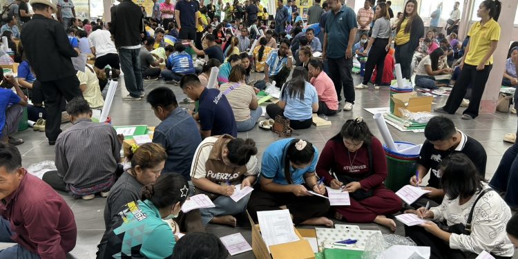 กาญจนบุรี – บรรยากาศคึกคัก หน่วยเลือกตั้งเดินทางไปรับหีบบัตรลงคะแนนในพื้นที่ 4 อำเภอ เขต 4 ในพื้นที่ 4 อำเภอ เพื่อให้ประชาชนไปลงคะแนน