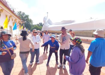 ลพบุรี อลังการ สจ.ป้ายแดงครบรอบวันเกิด รำแก้บนหลวงพ่อโต 99 รอบรอบ