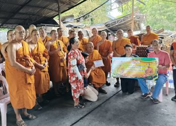 จังหวัดลพบุรี เจ้าคณะภาค 3 นำคณะสงฆ์ลพบุรี ช่วยเหลือราษฎรประสบอัคคีภัย