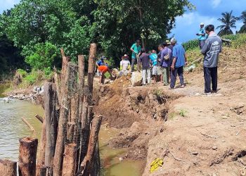 อบต.ต้าผามอก “ขอขอบคุณ” โรงโม่หินแพร่วิศวกรรม ที่อนุเคราะห์หิน และ บ.แพร่ธำรงวิทย์ฯ ที่อนุเคราะห์ รถบรรทุกหนัก ช่วยลำเลียงหิน ให้กับชาวบ้านฯ