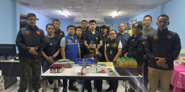 พังงา-ชุดปฏิบัติการพิเศษฝ่ายปกครองจังหวัดพังงา สนธิกำลังฝ่ายปกครองอำเภอท้ายเหมือง ตรวจค้นร้านขายของชำ พบของกลางยาเสพติด-บุหรี่หนีภาษี 12 พังงา-ชุดปฏิบัติการพิเศษฝ่ายปกครองจังหวัดพังงา สนธิกำลังฝ่ายปกครองอำเภอท้ายเหมือง ตรวจค้นร้านขายของชำ พบของกลางยาเสพติด-บุหรี่หนีภาษี