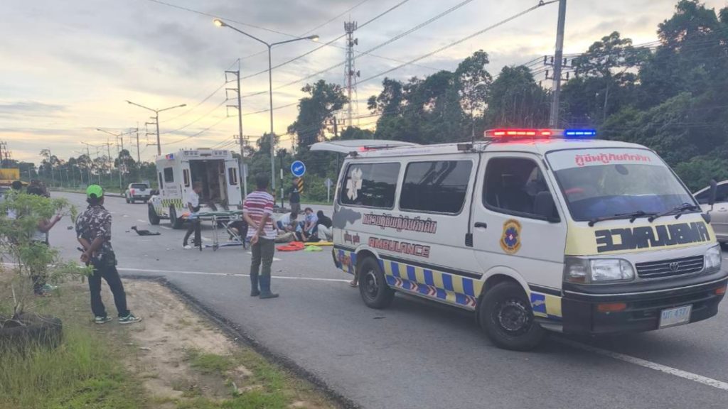 พังงา - สุดเศร้า 2 นักท่องเที่ยวต่างชาติขับขับรถย้อนศรถูกรถกระบะชนจนทำให้ภรรยาเสียชีวิตคาที่ 13 Talknews Online