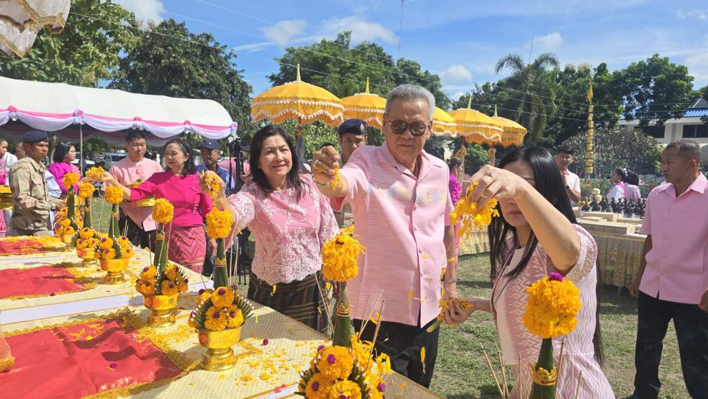 วังม่วงจัดพิธีสมพระเกียรติ บวงสรวง 'พระบรมราชานุสาวรีย์ ร.5' เพื่อเป็นศูนย์รวมใจถาวรและที่ยึดเหนี่ยวจิตใจ 13 Talknews Online