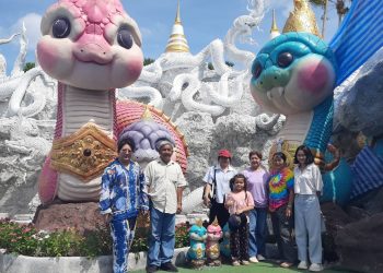 ปทุมธานี แห่แก้บนท้าวเวสฯให้โชคครั้งที่ 2 กว่า 50,000 ให้โชคครั้งแรก 9 ใบ ให้ผ่าตัดเอ็นสำเร็จด้วยดี