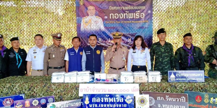 เข้มสน.เรือรัตนวาปี นรข.เขตหนองคาย ยึดยาบ้า 200,000 เม็ด ซุกในรถยนต์เก๋ง เจอซอยตันจอดรถทิ้งหลบหนีไปได้