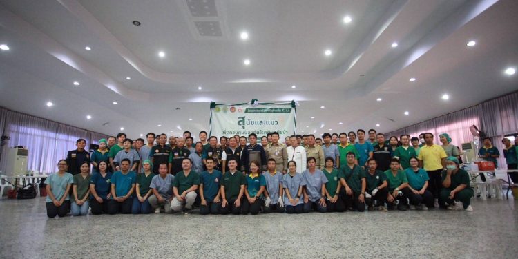 ร้อยเอก ธรรมนัส พรหมเผ่า เป็นประธานเปิดโครงการเร่งรัดผ่าตัดทำหมันสุนัขและแมว เพื่อควบคุมและป้องกันโรคพิษสุนัขบ้าในพื้นที่เสี่ยง พร้อมมอบนโยบายกรมปศุสัตว์ และพบปะพี่น้องเกษตรกรชาวจังหวัดน่าน