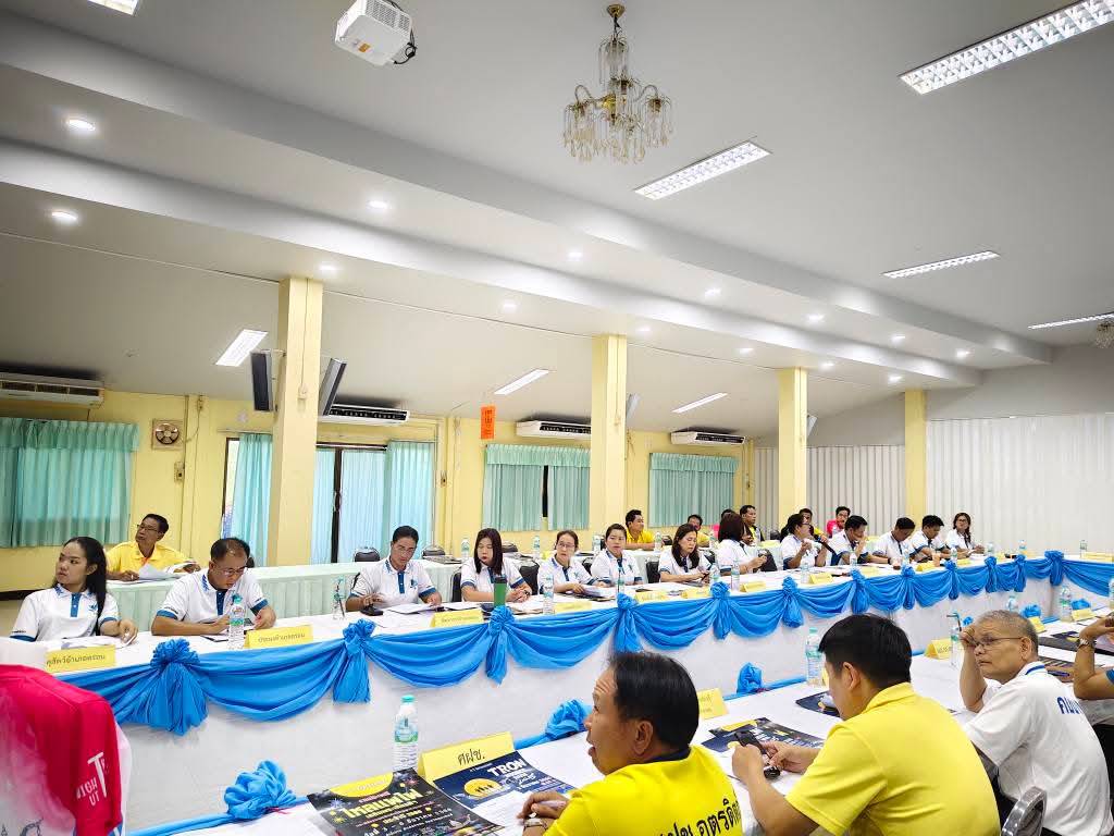 นายอำเภอตรอน จังหวัดอุตรดิตถ์ เป็นประธานในการประชุมการจัดเตรียมงานประเพณีไหลแพไฟเฉลิมพระเกียรติฯ และพิธีขอบคุณพืชพันธุ์ธัญญาหารและสายน้ำประจำปี 2568 ครั้งที่ 3 และการประชุมเตรียมการจัดงานวิ่งการกุศล Tron Night Run 2025 วิ่งไปเที่ยวไป ชมแพไฟเมืองตรอน 13 Talknews Online