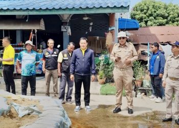 สิงห์บุรี – รองผู้ว่าราชการจังหวัดลงพื้นที่ตรวจติดตามสถานการณ์น้ำและให้กำลังใจเจ้าหน้าที่พื้นที่เสี่ยงอำเภอพรหมบุรี