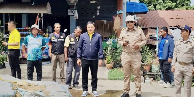 สิงห์บุรี – รองผู้ว่าราชการจังหวัดลงพื้นที่ตรวจติดตามสถานการณ์น้ำและให้กำลังใจเจ้าหน้าที่พื้นที่เสี่ยงอำเภอพรหมบุรี 12 สิงห์บุรี – รองผู้ว่าราชการจังหวัดลงพื้นที่ตรวจติดตามสถานการณ์น้ำและให้กำลังใจเจ้าหน้าที่พื้นที่เสี่ยงอำเภอพรหมบุรี