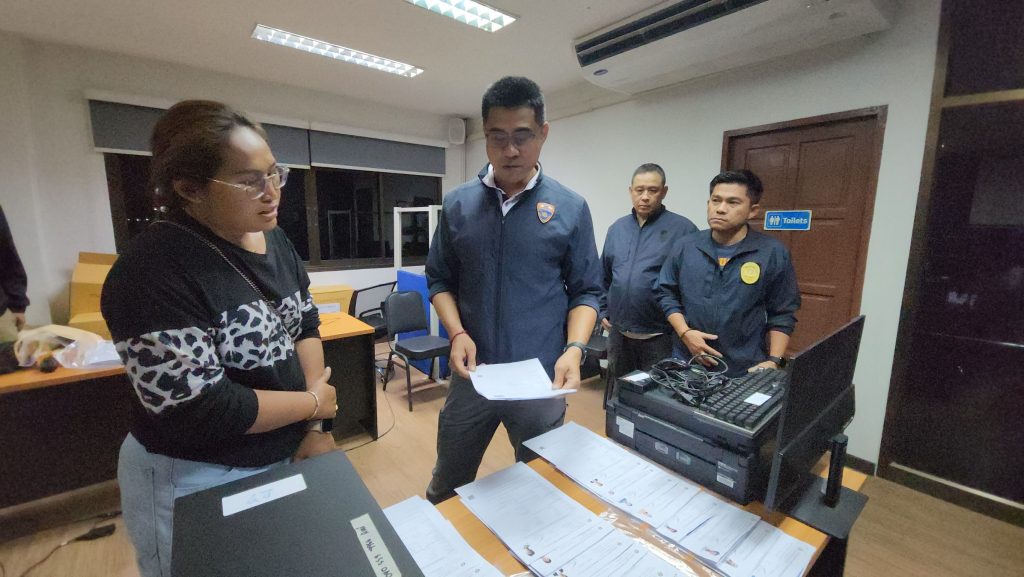 สืบ ตม. ร่วมกับ ตม.อยุธยา ทลายแหล่งปลอม ตรา ตม.ช่วยต่างด้าวหลบหนีเข้าเมือง 13 Talknews Online