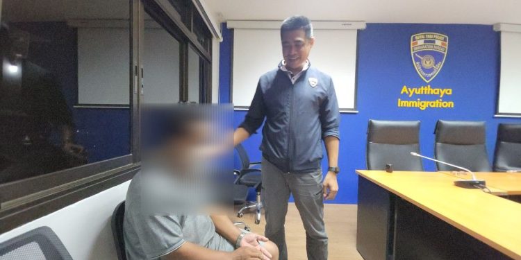 สืบ ตม. ร่วมกับ ตม.อยุธยา ทลายแหล่งปลอม ตรา ตม.ช่วยต่างด้าวหลบหนีเข้าเมือง 12 สืบ ตม. ร่วมกับ ตม.อยุธยา ทลายแหล่งปลอม ตรา ตม.ช่วยต่างด้าวหลบหนีเข้าเมือง