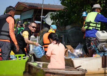 “น้ำใจหลั่งไหล! กอ.รมน. – มวลชนภาคี(พคบ. – ทสปช.) ร่วมมือ อบต. น้ำเต้า ลงพื้นที่บางบาล อยุธยา แจกสิ่งของจำเป็นบรรเทาทุกข์ให้แก่ผู้ประระสบภัย