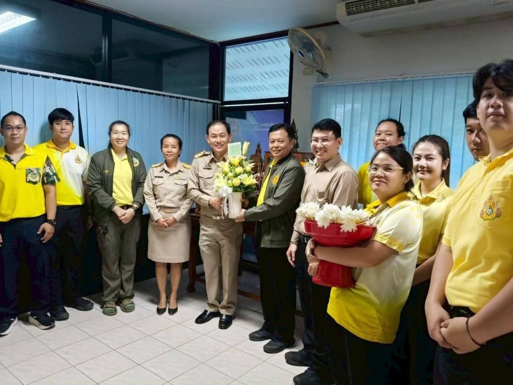 ชื่นมื่น !!! บทมากร ศรีสุวรรณ ผู้อำนวยการสำนักงานทรัพยากรธรรมชาติและสิ่งแวดล้อมจังหวัดแพร่ เข้ารับตำแหน่ง ในการนี้ได้เข้าสักการะศาลพระภูมิเจ้าที่ และสิ่งศักดิ์ 13 Talknews Online