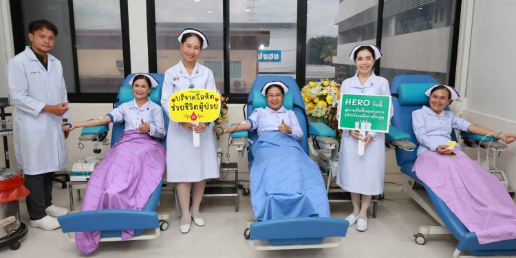 โรงพยาบาลมหาสารคาม จัดกิจกรรมบริจาคโลหิตและอวัยวะเฉลิมพระเกียรติ “สมเด็จย่า” เนื่องในวันคล้ายวันพระราชสมภพครบ 125 ปี และวันพยาบาลแห่งชาติ 12 โรงพยาบาลมหาสารคาม จัดกิจกรรมบริจาคโลหิตและอวัยวะเฉลิมพระเกียรติ “สมเด็จย่า” เนื่องในวันคล้ายวันพระราชสมภพครบ 125 ปี และวันพยาบาลแห่งชาติ