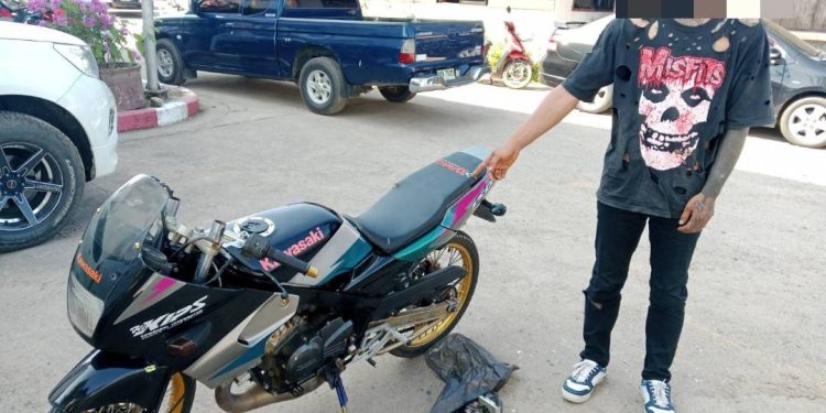 ตำรวจเมืองน่าน รวบ “แวนด้า สายเขียวนาน้อย” ลักรถจักรยานยนต์ หนีไม่รอด 12 ตำรวจเมืองน่าน รวบ “แวนด้า สายเขียวนาน้อย” ลักรถจักรยานยนต์ หนีไม่รอด