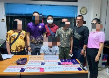 สันติสุข เดินหน้ากวาดล้างยาเสพติด! “No Dungs No Dealers” ปิดล้อมตรวจค้นรวบ 4 ราย ยึดยาบ้าเกือบ 4,300 เม็ด