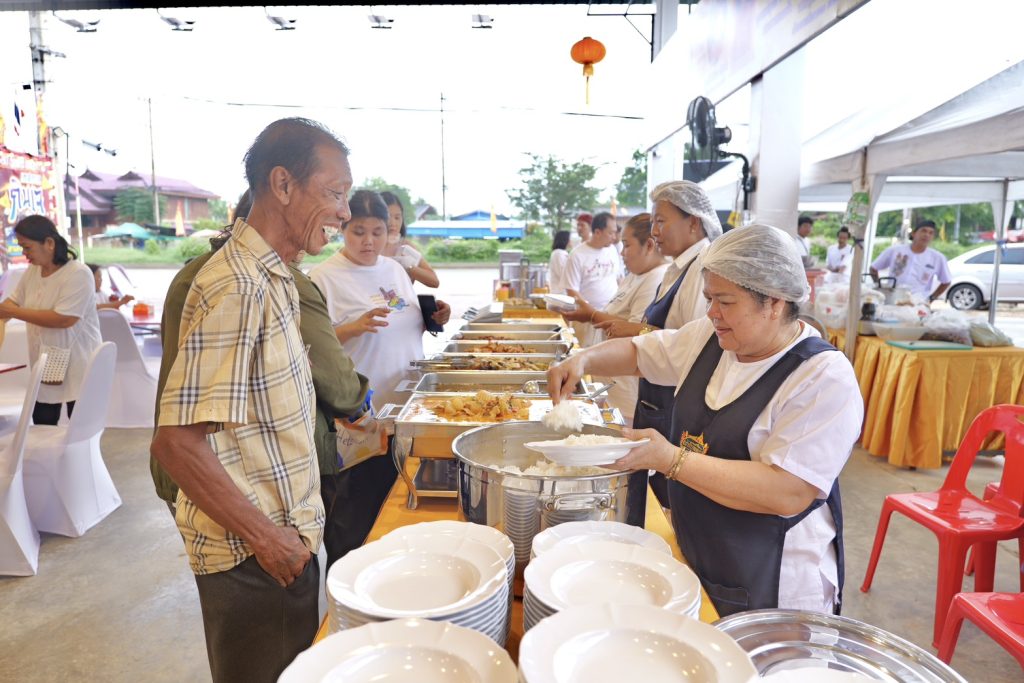 ยกครัว “ร้านสำรับพราหมณ์” ปรุงเมนูเจรสเด็ดเลี้ยงฟรี สืบสานปณิธาน “หลวงพ่ออิฏฐ์” วัดจุฬามณี 13 Talknews Online