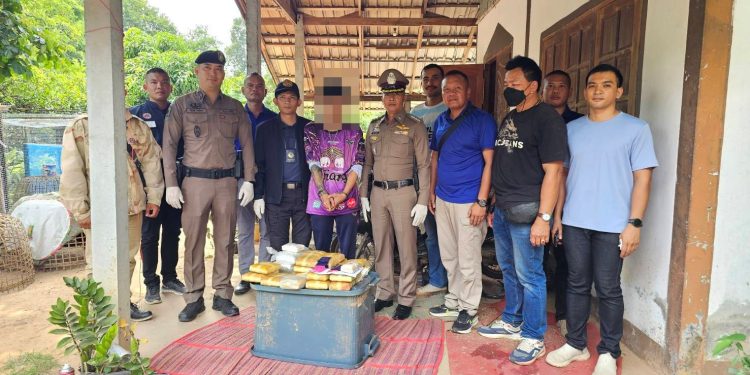 ตร.เมืองกาฬสินธุ์เจ๋ง! ขยายผลตามรวบนักค้ายาบ้า ยึดของกลางกว่า 1.2 แสนเม็ด