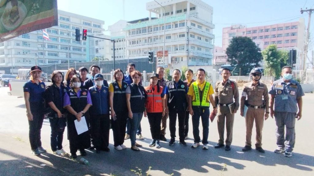 จังหวัดแพร่ "ประชุม" คณะทำงานวิเคราะห์สาเหตุการเกิดอุบัติเหตุทางถนนจังหวัดแพร่ และหน่วยงานที่เกี่ยวข้อง ลงพื้นที่วิเคราะห์สาเหตุการเกิดอุบัติเหตุที่ หน้า ร.พ.แพร่ 13 Talknews Online