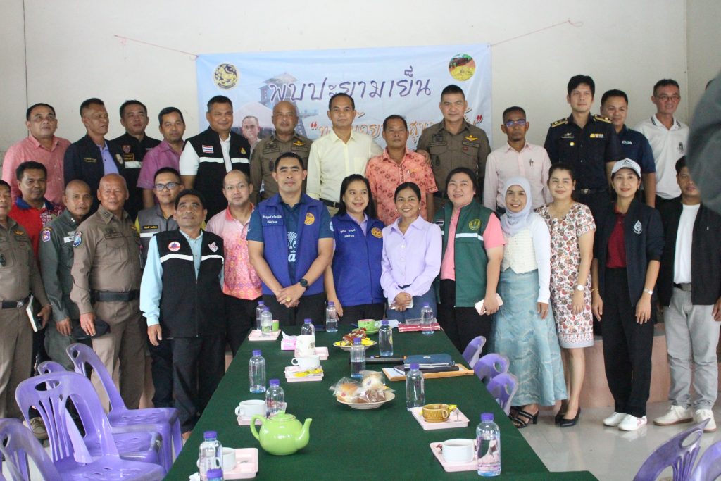 นายอำเภอเบตงนำส่วนราชการร่วมกิจกรรมเยี่ยมบ้านยามเย็น เน้นการบำบัดทุกข์ บำรุงสุข สนองความต้องการของประชาชนในพื้นที่อย่างทันท่วงที 13 Talknews Online