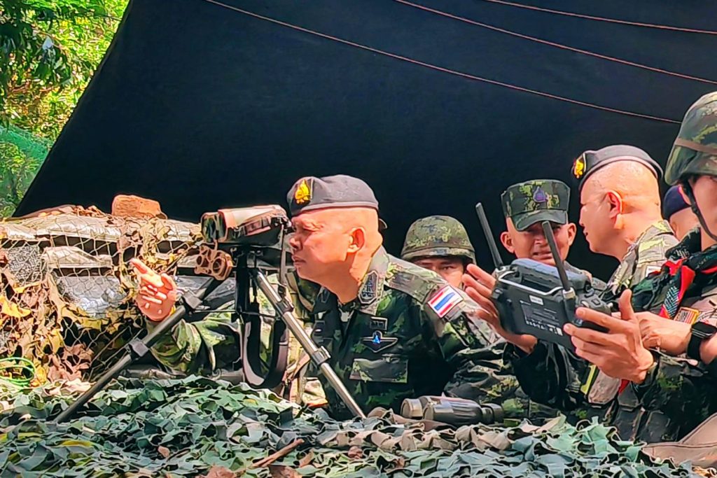 (สุรินทร์) แม่ทัพภาคที่ 3 ลงพื้นที่ตรวจเยี่ยมกำลังพล ในสังกัดกองทัพภาคที่ 3 ที่ปฏิบัติงานในพื้นที่กองทัพภาคที่ 2 แนวชายแดนไทย - กัมพูชา ย้ำต้องมีความพร้อม ตลอดเวลา เพื่อชาติ ศาสตร์ กษัตริย์ และพี่น้องประชาชน 13 Talknews Online