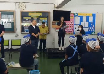 นครปฐม ช๊อค 606 คน สาวโรงงานเย็บเพิ่งรู้มาทำงานวันสุดท้าย นายจ้างประกาศรอรับเช๊คชดเชยเศร้า