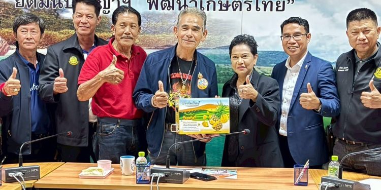 บริษัทเคแอลเอ็ม มหาชัย เพาเวอร์ เข้าพบและคารวะประธานสภาเกษตรกร 11 จังหวัดภาคกลาง และผู้ทรงคุณวุฒิ ร่วมหารือความร่วมมือที่ยั่งยืน 12 บริษัทเคแอลเอ็ม มหาชัย เพาเวอร์ เข้าพบและคารวะประธานสภาเกษตรกร 11 จังหวัดภาคกลาง และผู้ทรงคุณวุฒิ ร่วมหารือความร่วมมือที่ยั่งยืน