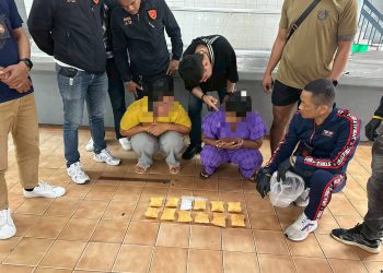 พังงา ชุดปฏิบัติการพิเศษฝ่ายปกครอง “เอราวัณ” พังงา จับสองสาวชาวเมียนมานั่งรถโดยสารแอบซุกซ่อนยาไอซ์ในชุดชั้นในลักลอบขนจากประเทศเพื่อนบ้านมาจำหน่ายในพื้นที่จังหวัดพังงา มูลค่า 2 ล้านบาท