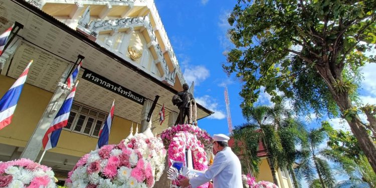 จังหวัดแพร่"ประกอบ" พิธีวางพวงมาลาน้อมรำลึก เนื่องในวันคล้ายวันสวรรคตพระบาทสมเด็จพระจุลจอมเกล้าเจ้าอยู่หัว ประจำปี 2568 12 จังหวัดแพร่”ประกอบ” พิธีวางพวงมาลาน้อมรำลึก เนื่องในวันคล้ายวันสวรรคตพระบาทสมเด็จพระจุลจอมเกล้าเจ้าอยู่หัว ประจำปี 2568