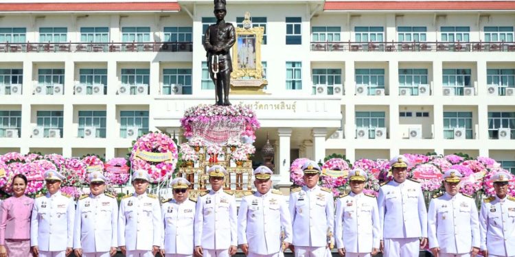 ผู้การฯกาฬสินธุ์นำข้าราชการตำรวจร่วมพิธีวางพวงมาลาและถวายราชสดุดี “วันปิยมหาราช” 12 ผู้การฯกาฬสินธุ์นำข้าราชการตำรวจร่วมพิธีวางพวงมาลาและถวายราชสดุดี “วันปิยมหาราช”