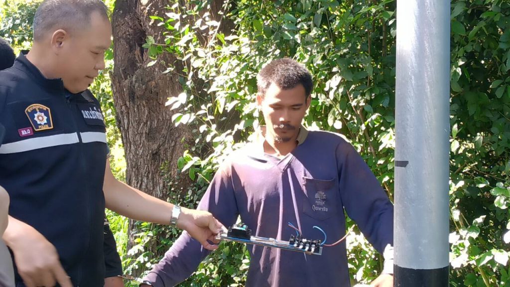 ปราจีนบุรี รวบ 2 หนุ่มตัดสายไฟส่องสว่าง 13 Talknews Online