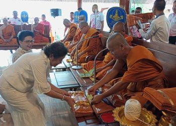 สิงห์บุรี / พิธีทอดกฐินสามัคคี ณ วัดหน้าพระธาตุ รวมใจทำบุญกฐินสามัคคี สืบสานพุทธศาสนาอย่างยิ่งใหญ่