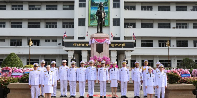 กาญจนบุรี - ประกอบพิธีวางพวงมาลาเบื้องหน้าพระบรมราชานุสาวรีย์พระบาทสมเด็จพระจุลจอมเกล้าเจ้าอยู่หัว เนื่องในวันคล้ายวันสวรรคตและวันปิยมหาราช พ.ศ. 2568 12 กาญจนบุรี – ประกอบพิธีวางพวงมาลาเบื้องหน้าพระบรมราชานุสาวรีย์พระบาทสมเด็จพระจุลจอมเกล้าเจ้าอยู่หัว เนื่องในวันคล้ายวันสวรรคตและวันปิยมหาราช พ.ศ. 2568