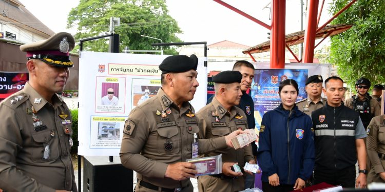 ตำรวจเชียงราย จับคนจีน พกบัตรเอทีเอ็ม 2,057 ใบ ตระเวนกดเงินกลางเมืองเชียงราย