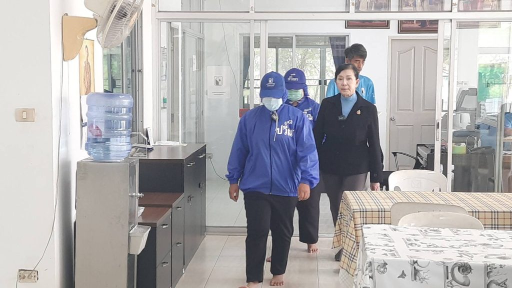 ปทุมธานี แม่ร้อง "ปวีณา" ลูกสาววัย 12 ปี ถูกหนุ่มพนักงานห้างดัง วัย 47 ปี ทำหน้าที่ดูแลลานสเก็ตในห้างฯ แห่งหนึ่งใน จ.สมุทรปราการ ล่อลวงไปข่มขืน-ถ่ายคลิป 13 Talknews Online