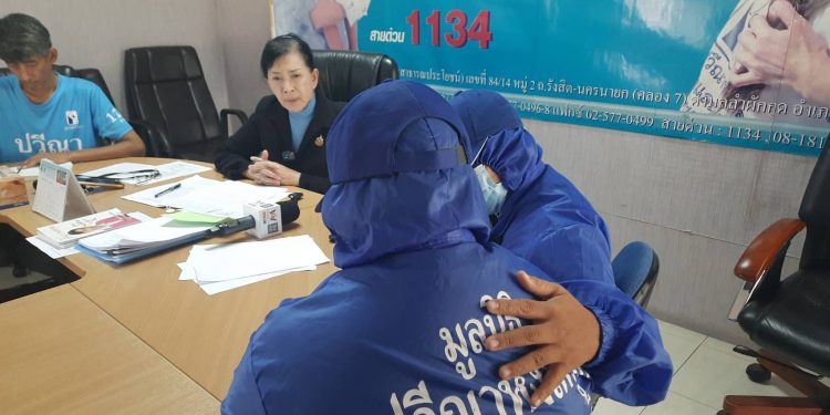ปทุมธานี แม่ร้อง "ปวีณา" ลูกสาววัย 12 ปี ถูกหนุ่มพนักงานห้างดัง วัย 47 ปี ทำหน้าที่ดูแลลานสเก็ตในห้างฯ แห่งหนึ่งใน จ.สมุทรปราการ ล่อลวงไปข่มขืน-ถ่ายคลิป 12 ปทุมธานี แม่ร้อง “ปวีณา” ลูกสาววัย 12 ปี ถูกหนุ่มพนักงานห้างดัง วัย 47 ปี ทำหน้าที่ดูแลลานสเก็ตในห้างฯ แห่งหนึ่งใน จ.สมุทรปราการ ล่อลวงไปข่มขืน-ถ่ายคลิป