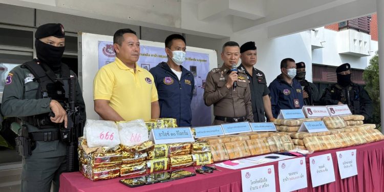 ปทุมธานี ผบช.ตชด.แถลงจับยาเสพติดล็อตใหญ่ 12 ปทุมธานี ผบช.ตชด.แถลงจับยาเสพติดล็อตใหญ่