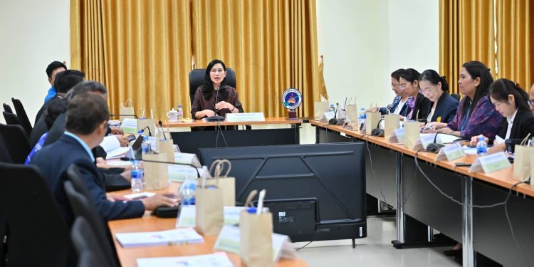 จ.นครปฐม ประชุมคณะกรรมการบริหารงานกลุ่มจังหวัดแบบบูรณาการ (ก.บ.ก.) กลุ่มจังหวัดภาคกลางปริมณฑล เพื่อให้การดำเนินงานของกลุ่มจังหวัดภาคกลางปริมณฑล เป็นไปตามหลักเกณฑ์ และวิธีการจัดทำวัตถุประสงค์ และทิศทางการพัฒนาในอนาคตของกลุ่มจังหวัดฉบับปรับปรุงที่คณะกรรมการนโยบายการบริหารงานเชิงพื้นที่แบบบูรณาการ (ก.น.บ.) กำหนด 12 จ.นครปฐม ประชุมคณะกรรมการบริหารงานกลุ่มจังหวัดแบบบูรณาการ (ก.บ.ก.) กลุ่มจังหวัดภาคกลางปริมณฑล เพื่อให้การดำเนินงานของกลุ่มจังหวัดภาคกลางปริมณฑล เป็นไปตามหลักเกณฑ์ และวิธีการจัดทำวัตถุประสงค์ และทิศทางการพัฒนาในอนาคตของกลุ่มจังหวัดฉบับปรับปรุงที่คณะกรรมการนโยบายการบริหารงานเชิงพื้นที่แบบบูรณาการ (ก.น.บ.) กำหนด