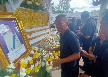 สกลนคร เผาแล้ว ส.ส.ดร.นริศร ทองธิราช ญาติมิตรเพื่อนพี่น้องแน่น 18 สกลนคร เผาแล้ว ส.ส.ดร.นริศร ทองธิราช ญาติมิตรเพื่อนพี่น้องแน่น