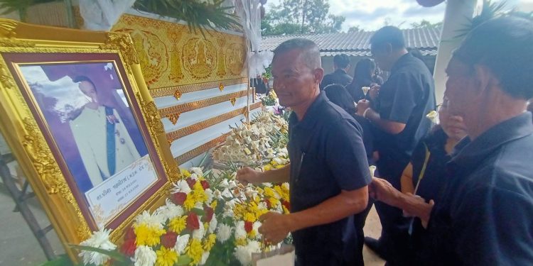 สกลนคร เผาแล้ว ส.ส.ดร.นริศร ทองธิราช ญาติมิตรเพื่อนพี่น้องแน่น 12 สกลนคร เผาแล้ว ส.ส.ดร.นริศร ทองธิราช ญาติมิตรเพื่อนพี่น้องแน่น