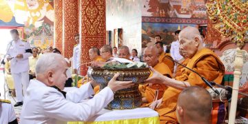 สกลนคร กรมศิลปากร เชิญผ้าพระกฐินพระราชทานไปทอดถวายแด่พระสงฆ์ ณ วัดพระธาตุเชิงชุมวรวิหาร อำเภอเมือง จังหวัดสกลนคร 28 สกลนคร กรมศิลปากร เชิญผ้าพระกฐินพระราชทานไปทอดถวายแด่พระสงฆ์ ณ วัดพระธาตุเชิงชุมวรวิหาร อำเภอเมือง จังหวัดสกลนคร