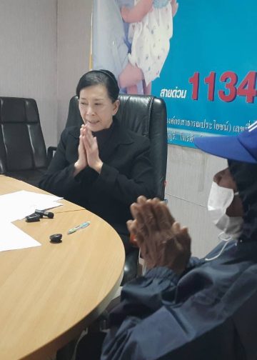 ปทุมธานี ย่าวัย 70 ปี จูงมือหลานสาววัย 4 ขวบ เดินทางจาก จ.จันทบุรี ร้อง “ปวีณา” หลานสาวถูกอดีต พ่อเลี้ยงวัย 64 ปี อาชีพปล่อยเงินกู้ ล่วงละเมิดทางเพศจนอวัยวะเพศติดเชื้อ