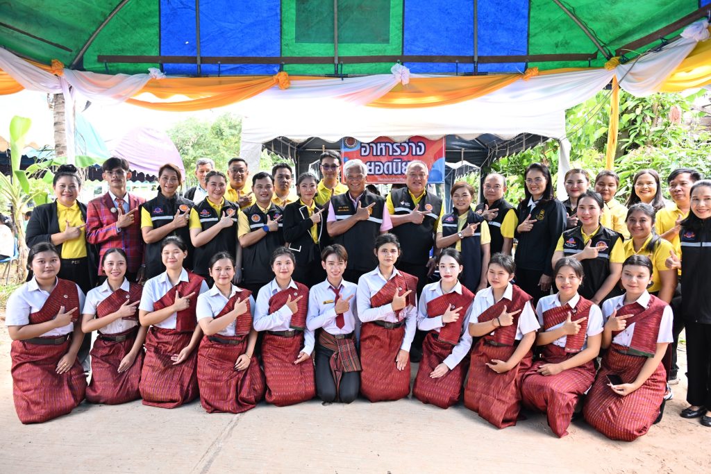 ศธ. น้อมรำลึกในพระมหากรุณาธิคุณ พระพันปีหลวง รวมพลัง Fix It – จิตอาสา ซ่อม–สร้าง–ช่วยเหลือพร้อมส่งมอบบ้าน-จักรยานยนต์ ให้ครอบครัวผู้ประสบภัยชายแดนสุรินทร์ ถวายเป็นพระราชกุศล 13 Talknews Online