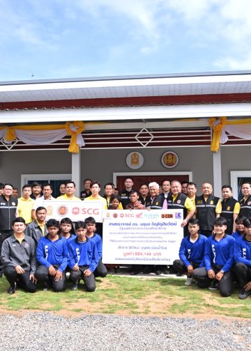 ศธ. น้อมรำลึกในพระมหากรุณาธิคุณ พระพันปีหลวง รวมพลัง Fix It – จิตอาสา ซ่อม–สร้าง–ช่วยเหลือพร้อมส่งมอบบ้าน-จักรยานยนต์ ให้ครอบครัวผู้ประสบภัยชายแดนสุรินทร์ ถวายเป็นพระราชกุศล